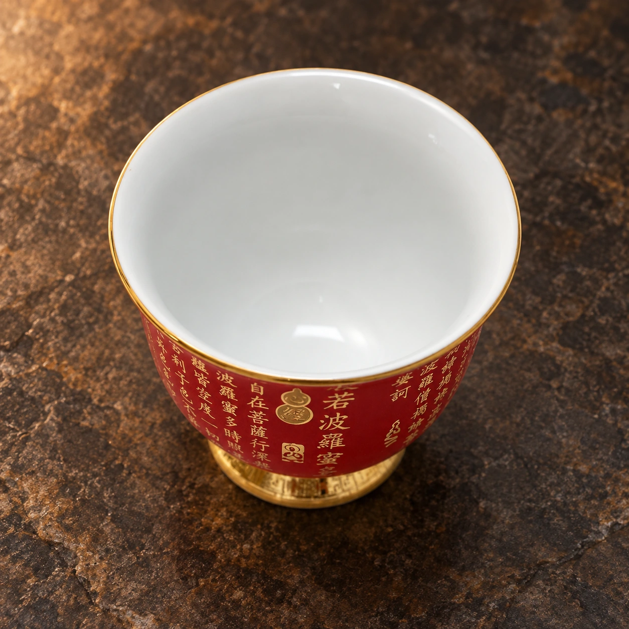 把目光留给茶汤。